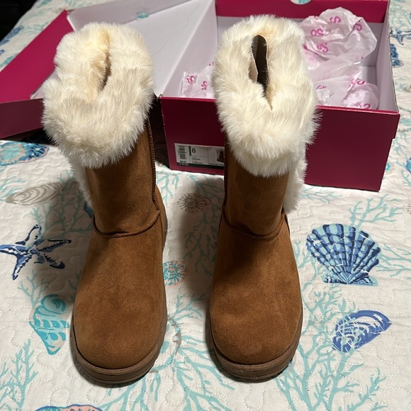 Chestnut brown fur lined boots. Size 8 - Picture 2 of 6